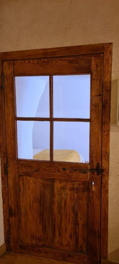 Les Studios De St Guilhem Saint-Guilhem-le-Desert Exterior photo